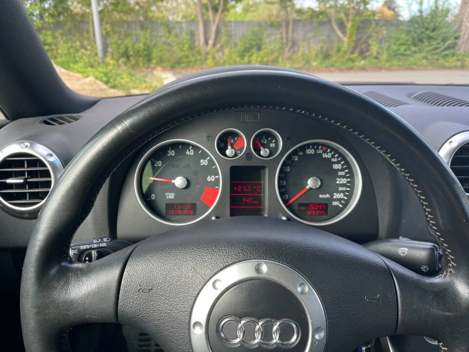 Image 19/20 de Audi TT 3.2 quattro (2004)
