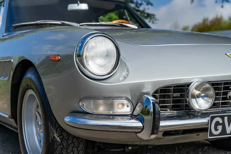 Image 37/49 de Ferrari 330 GT 2+2 (1966)