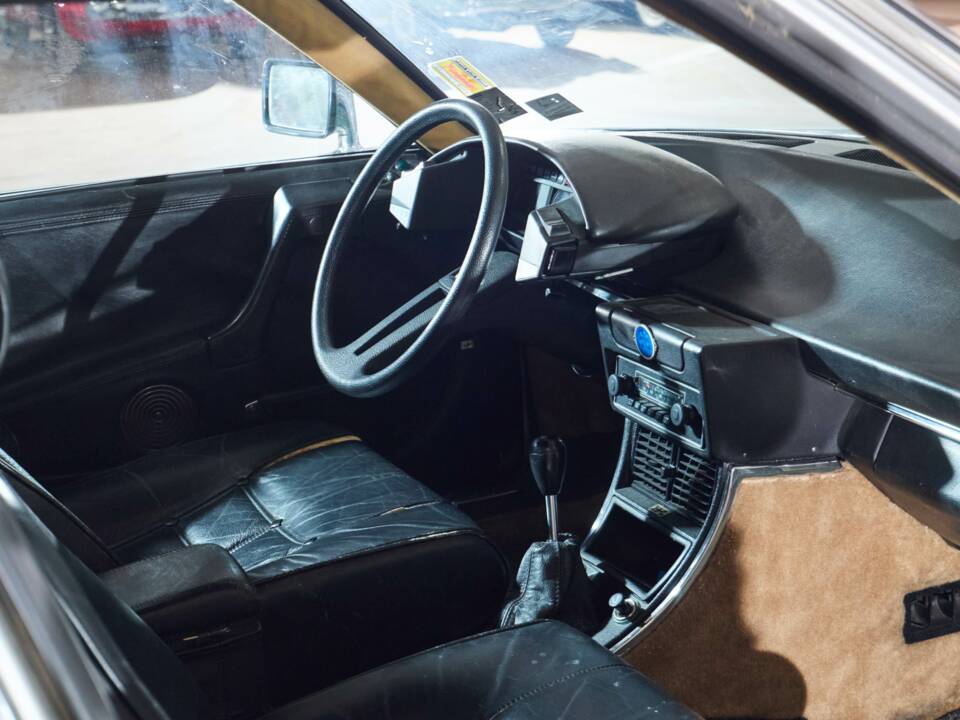 Afbeelding 33/47 van Citroën CX Prestige injection (1982)