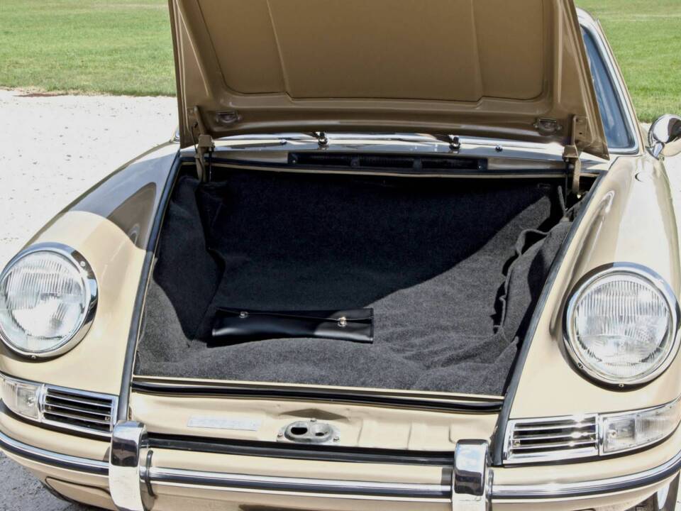 Image 17/23 of Porsche 912 (1966)