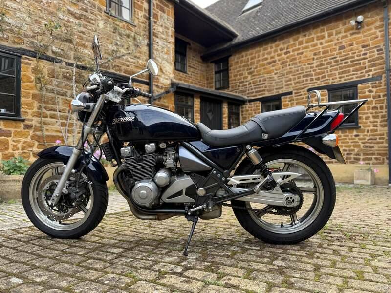 Image 2/39 of Kawasaki ZR 550 Zephyr (1991)