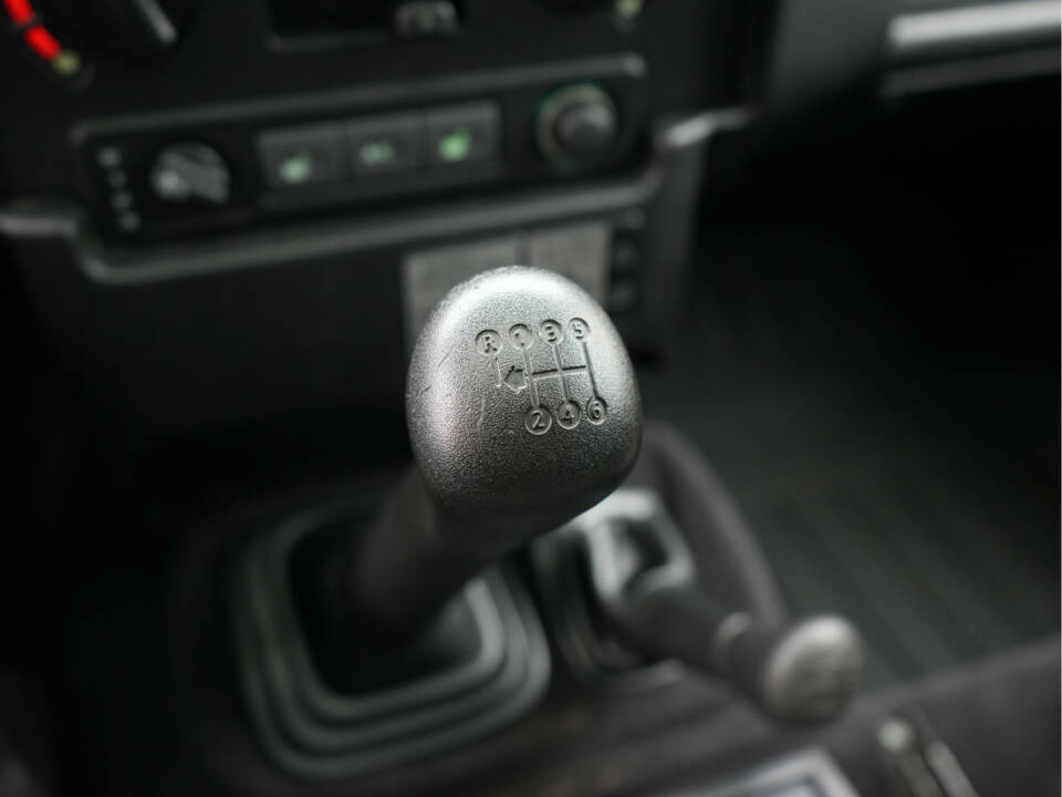 Image 17/35 de Land Rover Defender 110 (2007)