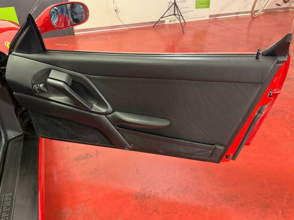 Bild 23/50 von Ferrari F 355 Berlinetta (1997)