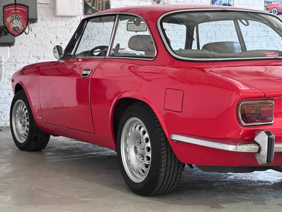 Bild 48/63 von Alfa Romeo Giulia 1300 GT Junior (1973)