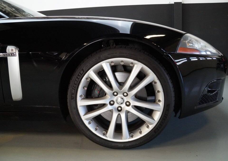 Image 15/65 de Jaguar XKR (2009)