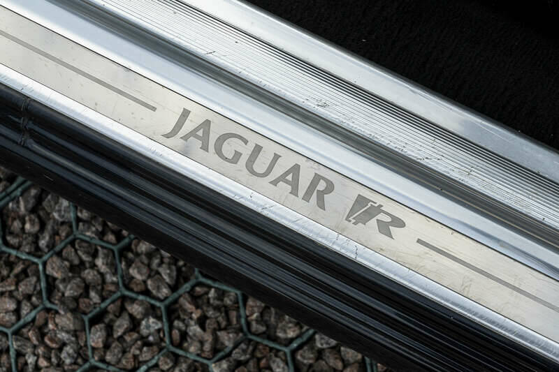 Image 19/38 of Jaguar XKR (2004)