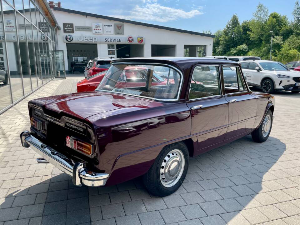 Image 6/23 of Alfa Romeo Giulia 1300 Super (1972)