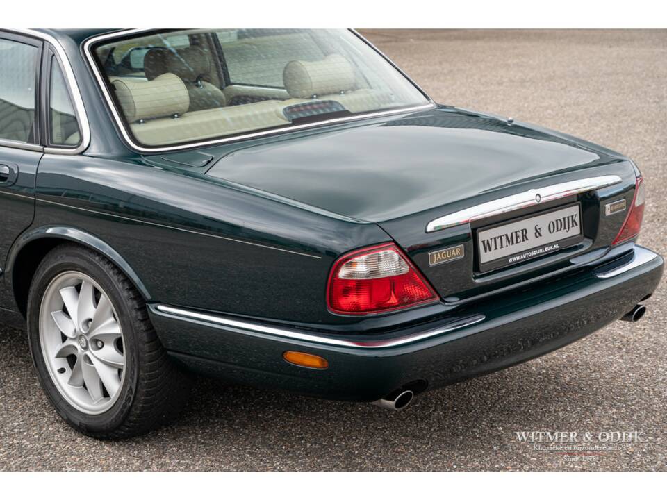 Bild 16/30 von Jaguar XJ 8 Executive (1998)