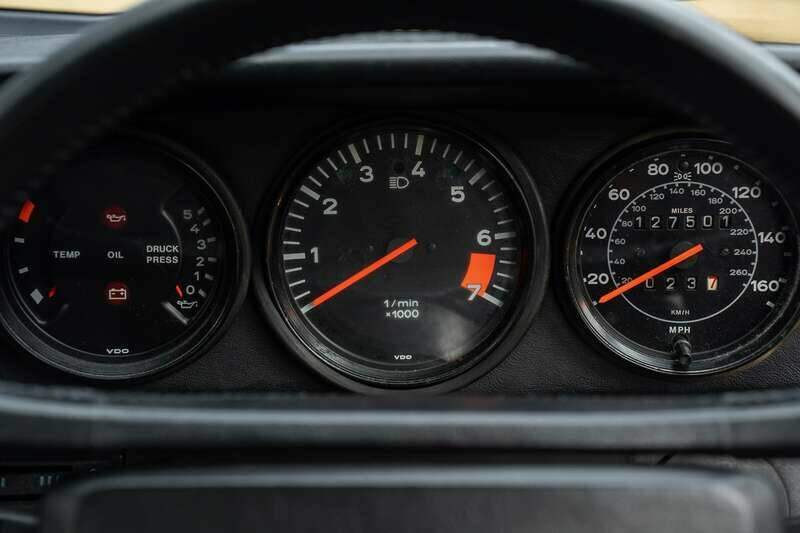 Bild 42/50 von Porsche 911 Carrera 3.2 (1989)
