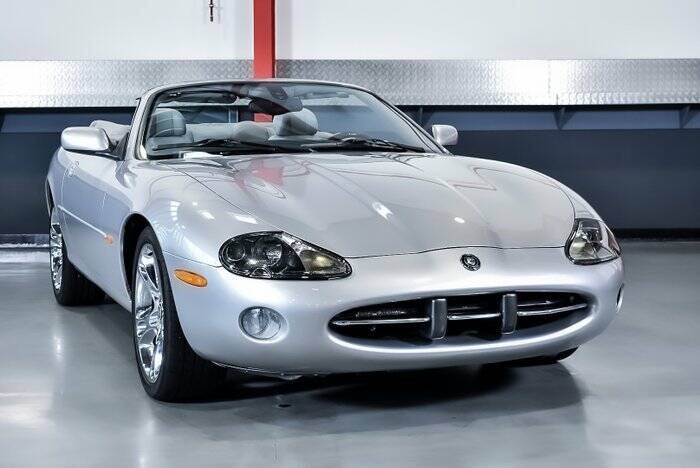 Image 5/7 de Jaguar XK8 4.2 (2003)