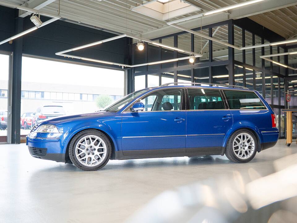 Image 3/59 de Volkswagen Passat Variant 4.0 W8 (2004)