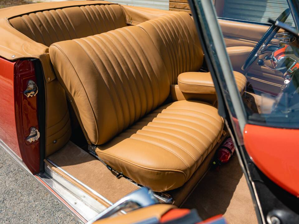 Image 26/56 of Citroën DS 21 Chapron (1967)