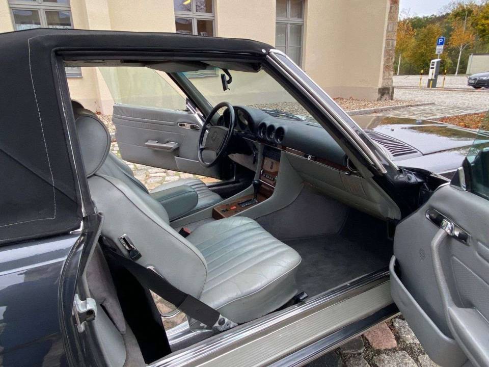 Image 12/17 of Mercedes-Benz 560 SL (1986)