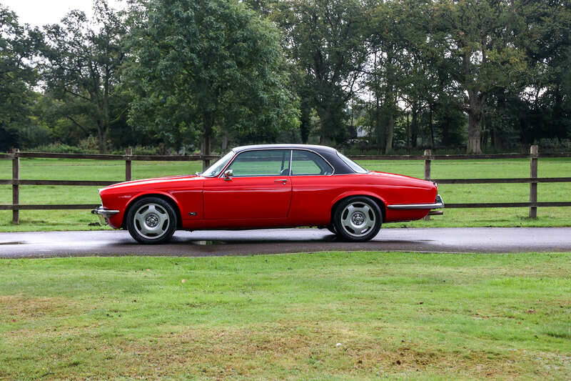 Image 38/40 of Jaguar XJ 6 C 4.2 (1977)