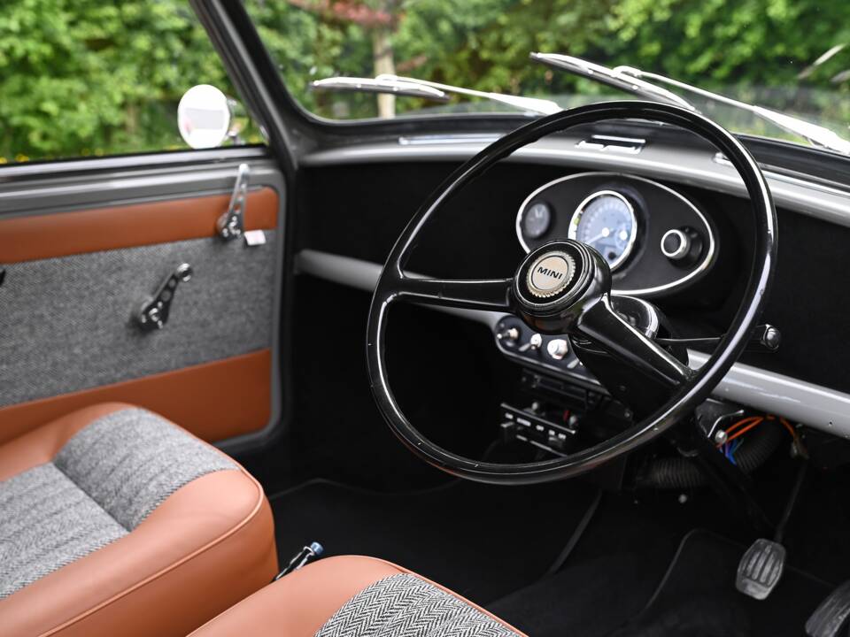 Image 4/24 of Austin Mini 1000 (1970)