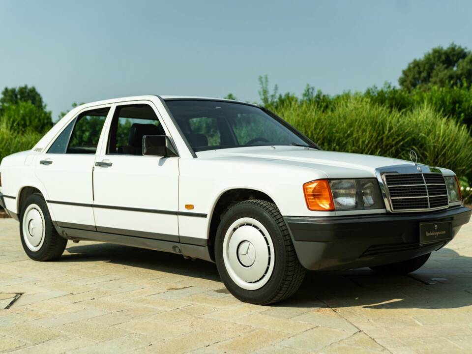 Bild 2/45 von Mercedes-Benz 190 E (1987)