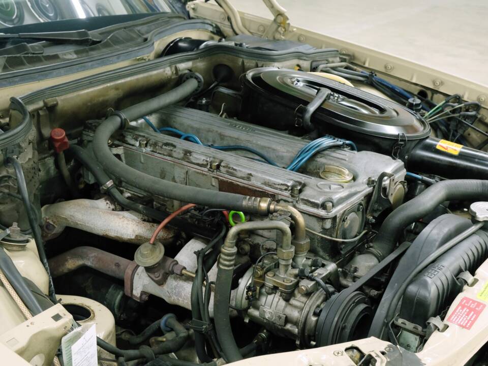 Bild 15/50 von Mercedes-Benz 280 SE (1984)