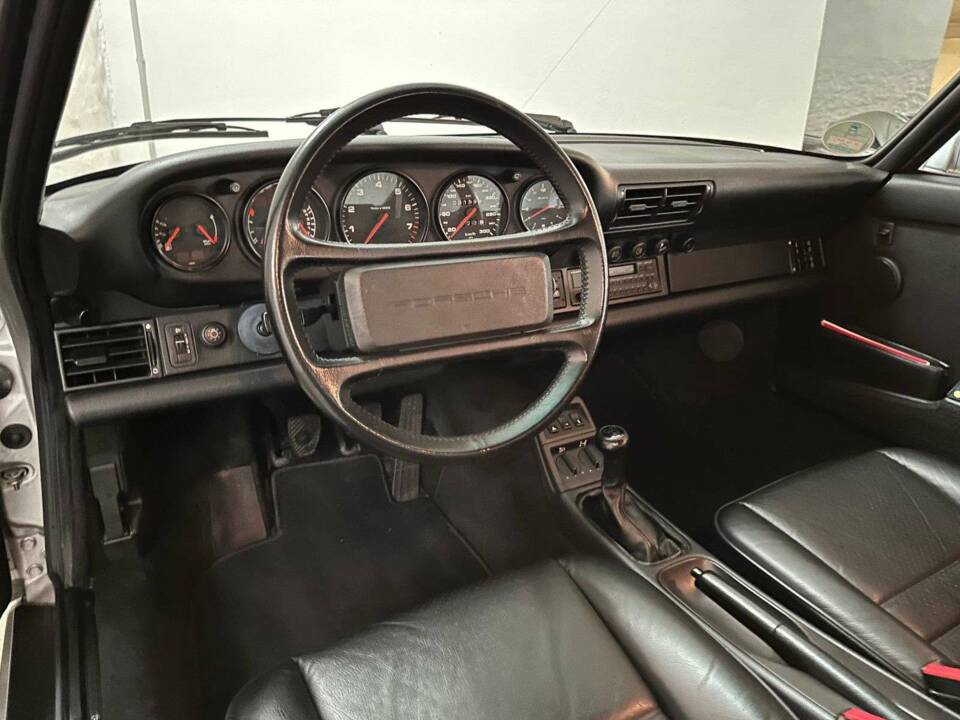 Image 13/20 of Porsche 911 Carrera 4 (1990)