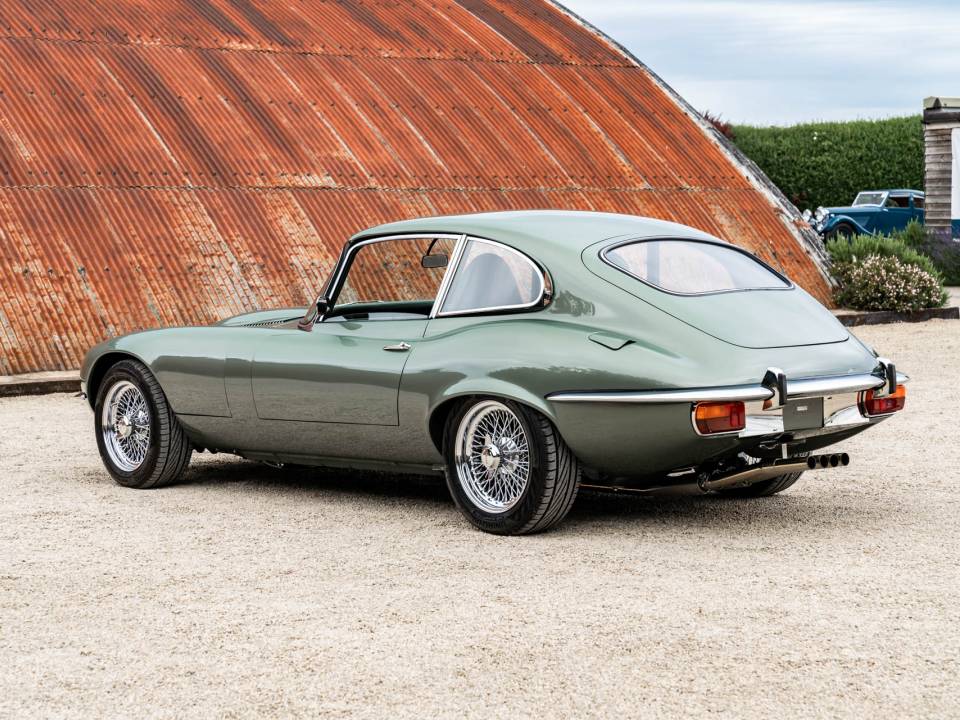 Image 32/50 of Jaguar Type E V12 (2+2) (1971)