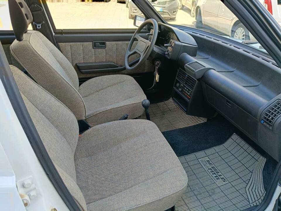 Image 40/48 of FIAT Uno 60 (1988)