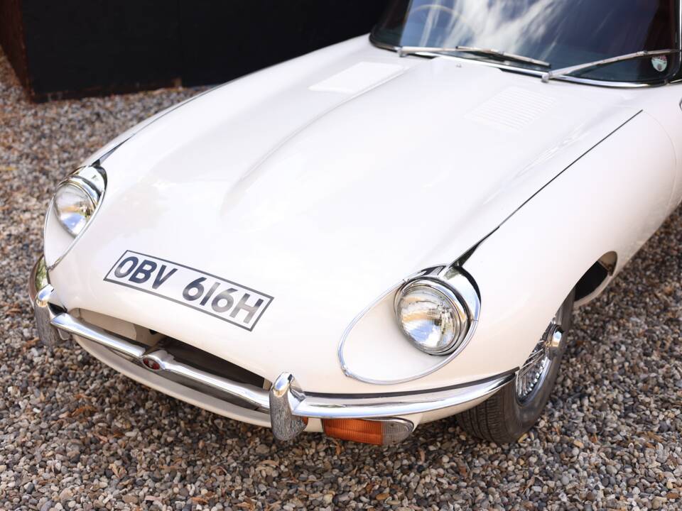 Image 40/50 de Jaguar Type E (2+2) (1970)