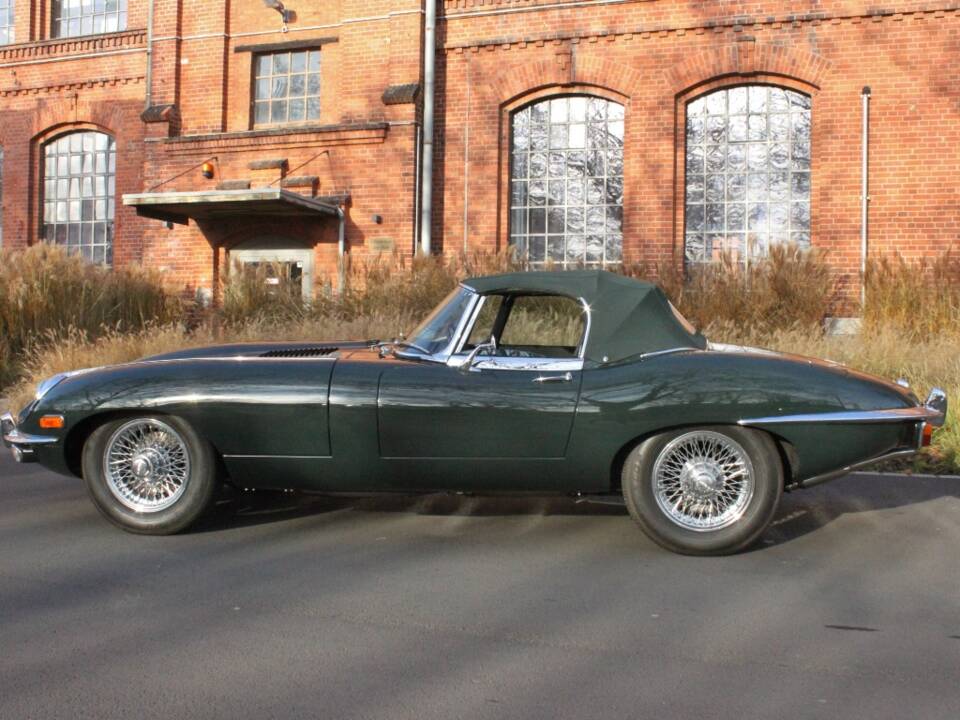 Image 4/21 de Jaguar E-Type (1969)