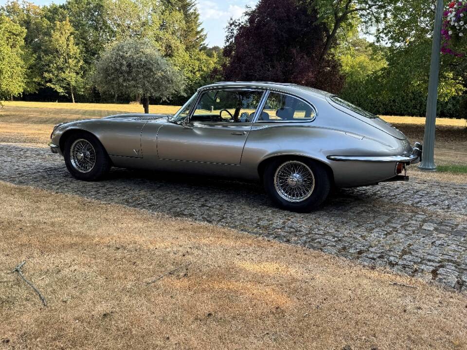 Afbeelding 13/30 van Jaguar E-Type V12 (2+2) (1974)