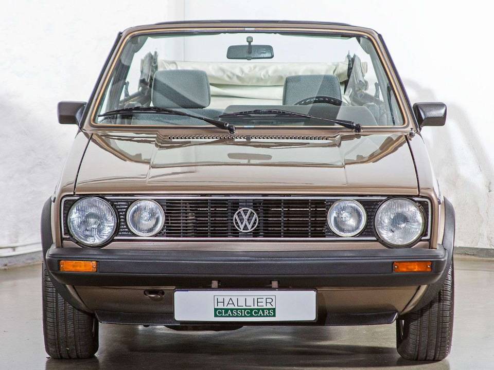Bild 4/20 von Volkswagen Golf I Cabrio 1.8 (1989)
