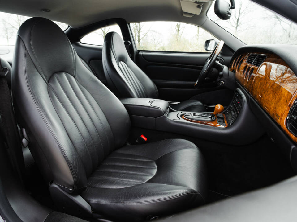 Imagen 27/36 de Jaguar XK8 4.0 (1999)