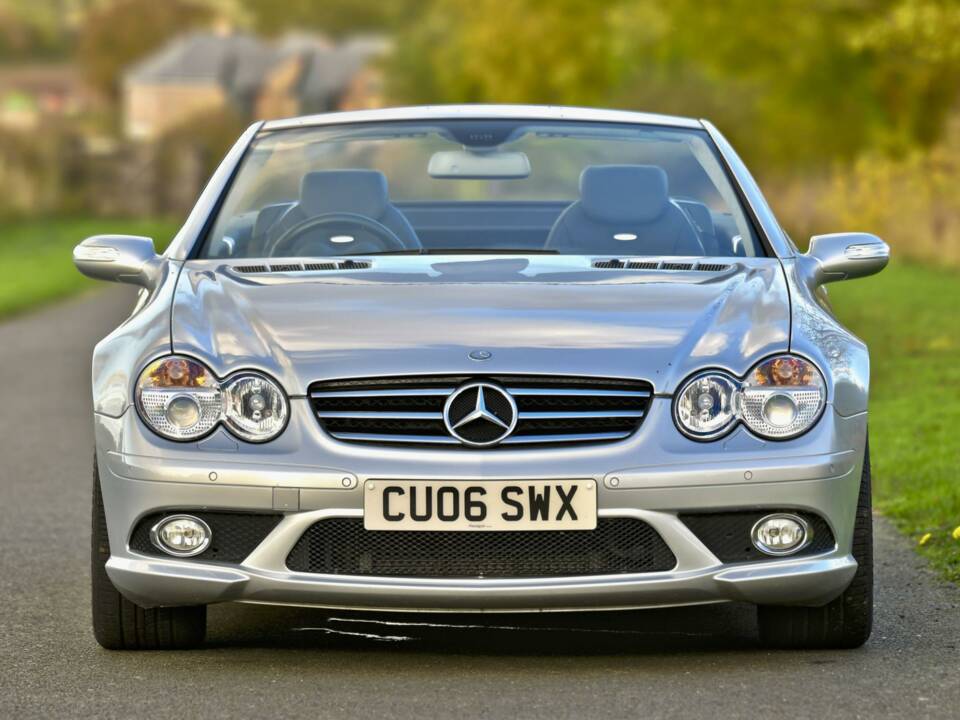 Image 4/50 of Mercedes-Benz SL 55 AMG (2006)