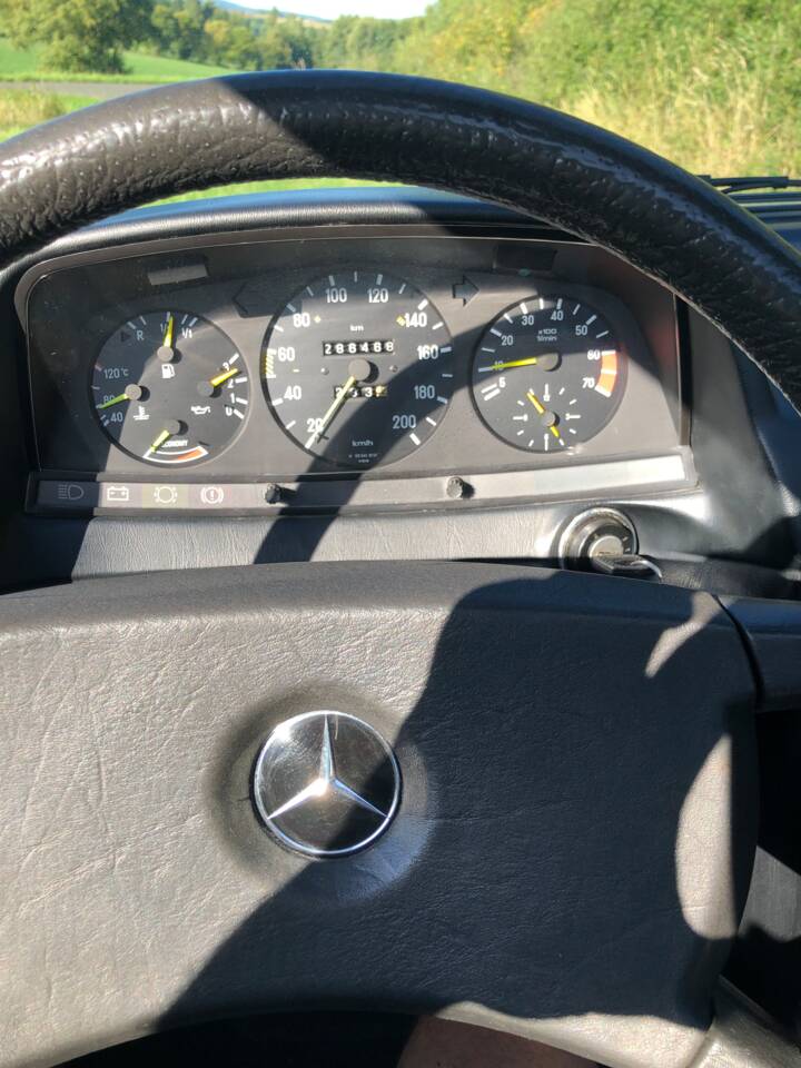 Afbeelding 41/53 van Mercedes-Benz 230 CE (1984)