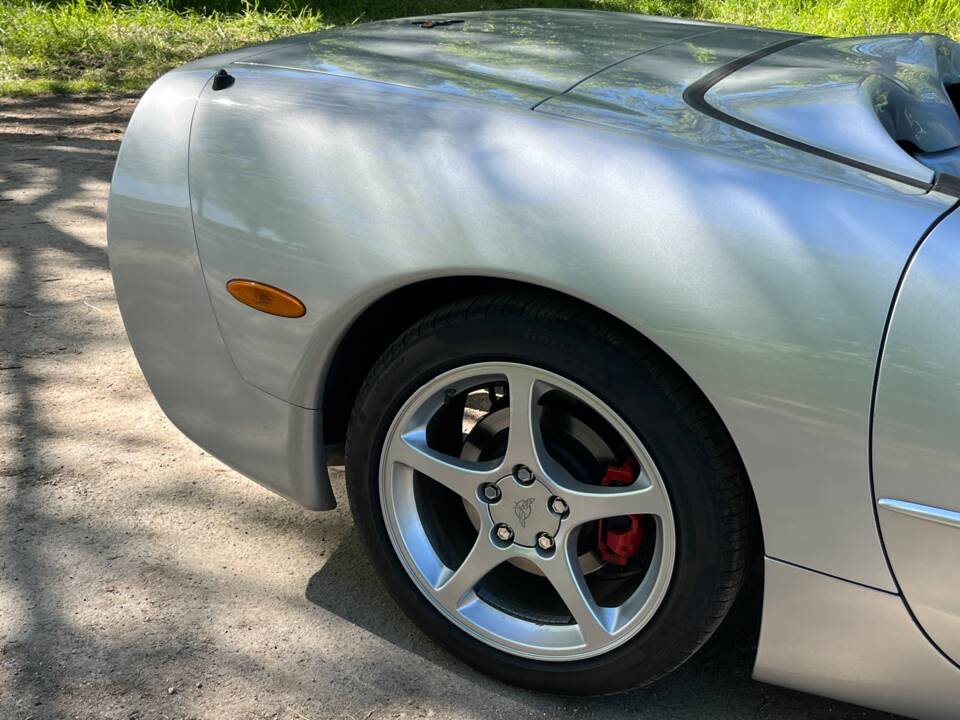 Image 40/50 of Chevrolet Corvette (2001)