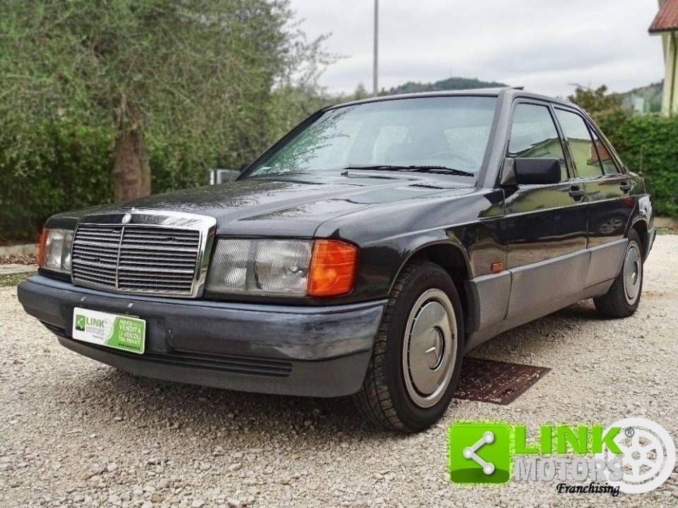 Image 1/9 de Mercedes-Benz 190 E 1.8 (1990)