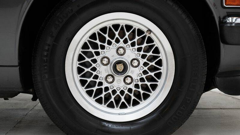 Image 11/15 of Jaguar XJS 5.3 V12 (1989)