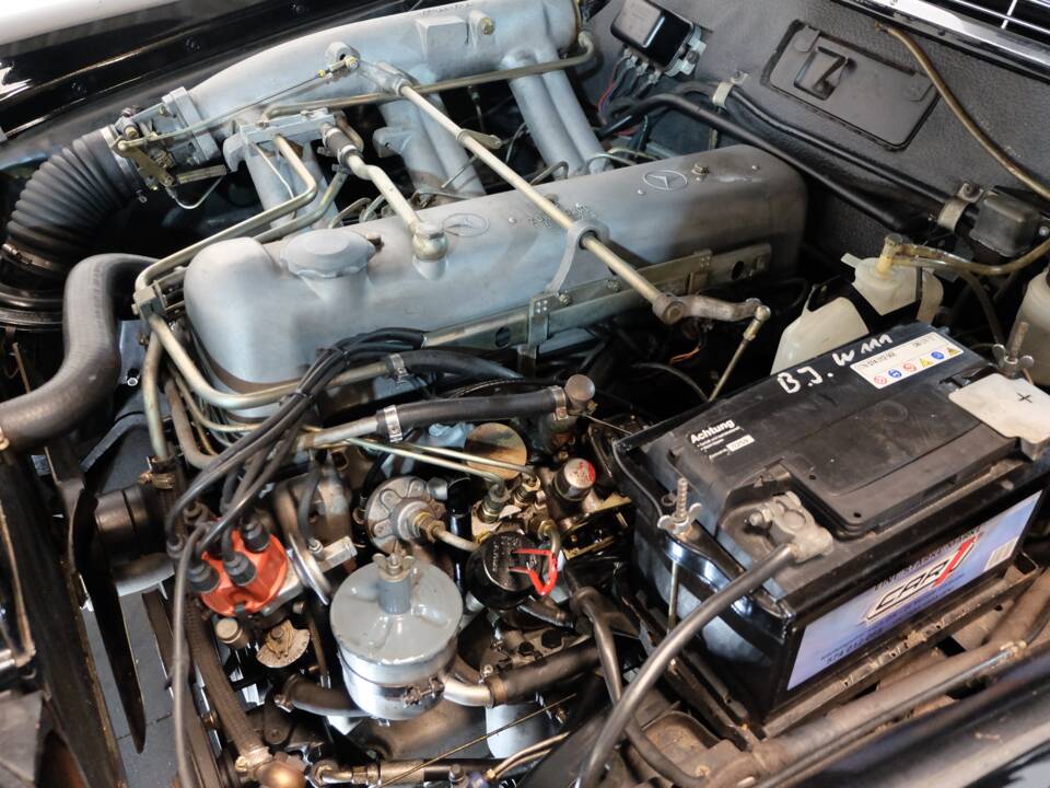 Bild 33/34 von Mercedes-Benz 220 SE b (1963)