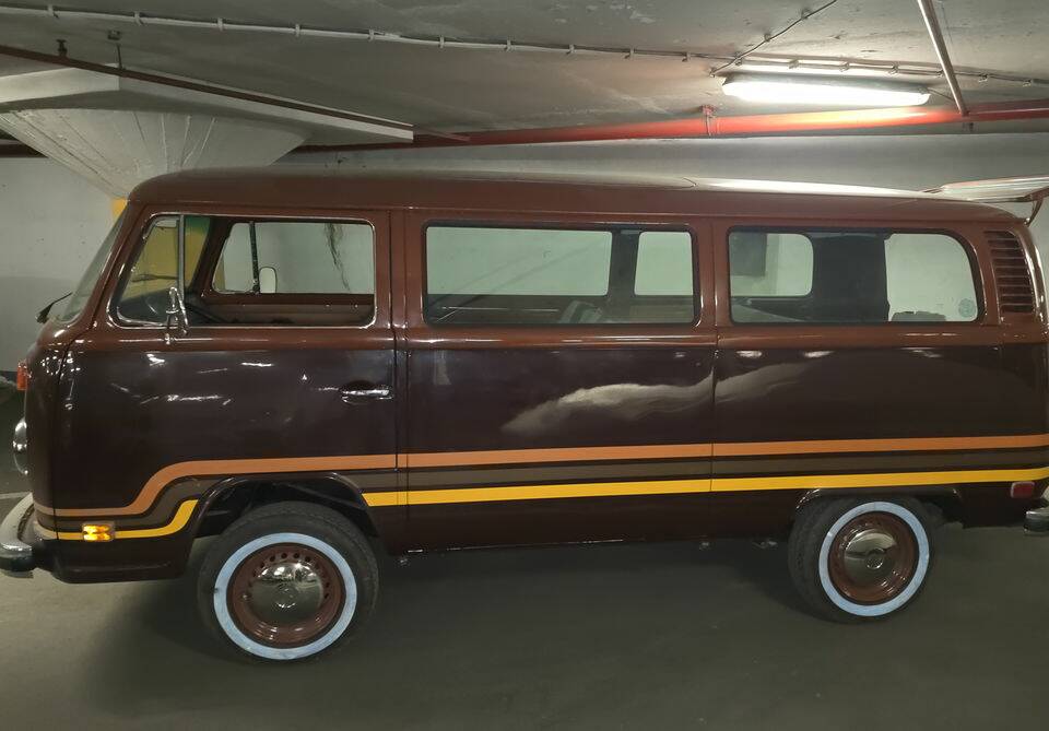 Image 7/8 de Volkswagen T2b Champagne Edition (1978)