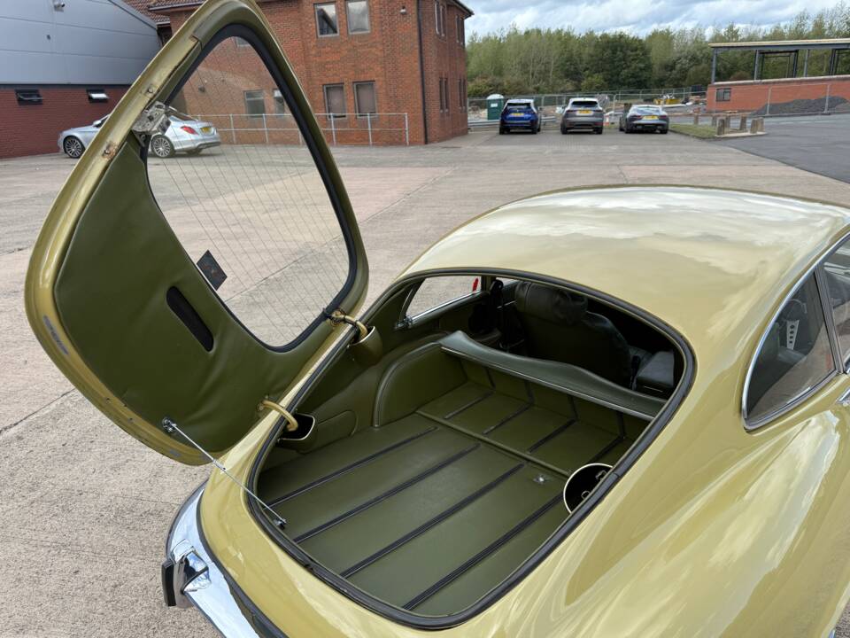 Bild 18/35 von Jaguar E-Type V12 (2+2) (1973)