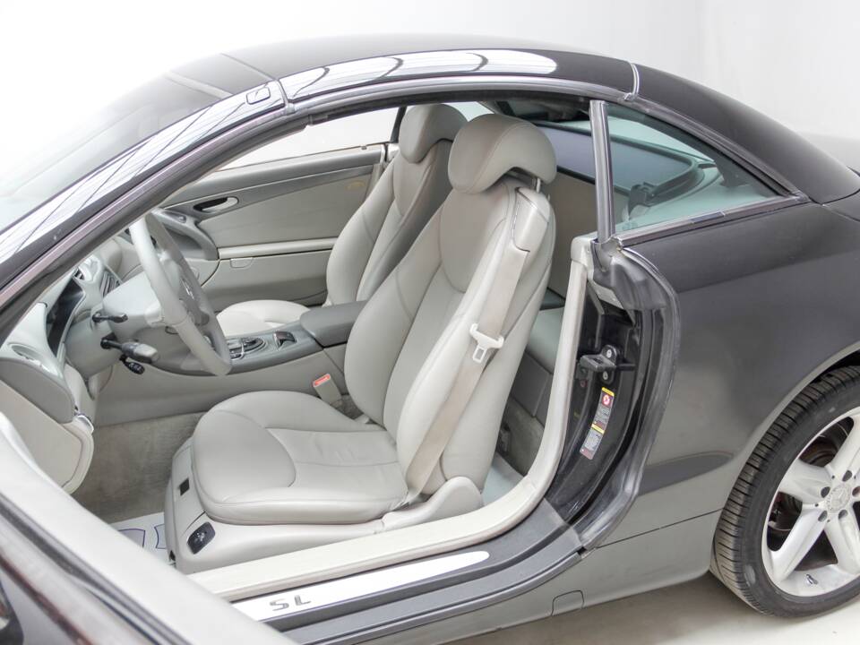 Imagen 35/38 de Mercedes-Benz SL 350 (2003)