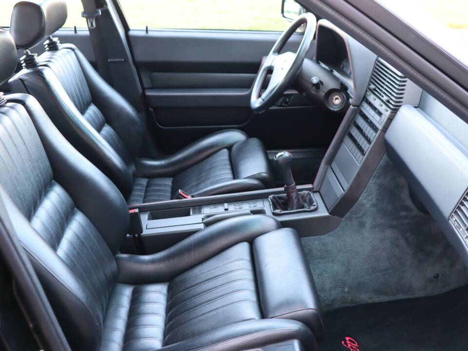 Imagen 16/50 de Alfa Romeo 164 3.0 V6 Quadrifoglio (1991)