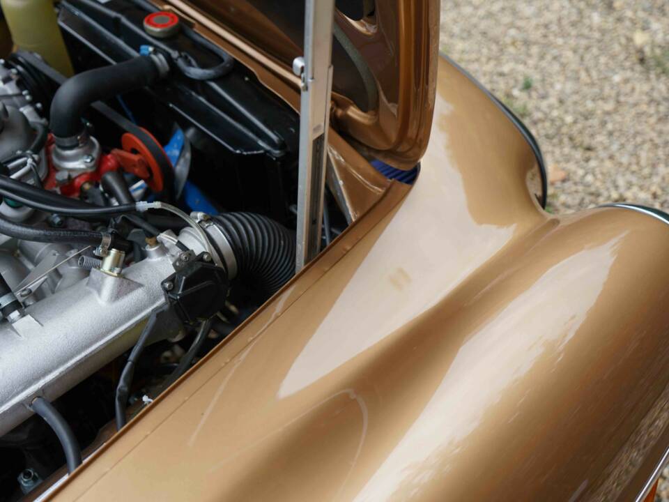 Image 24/50 of Volvo 1800 E (1971)