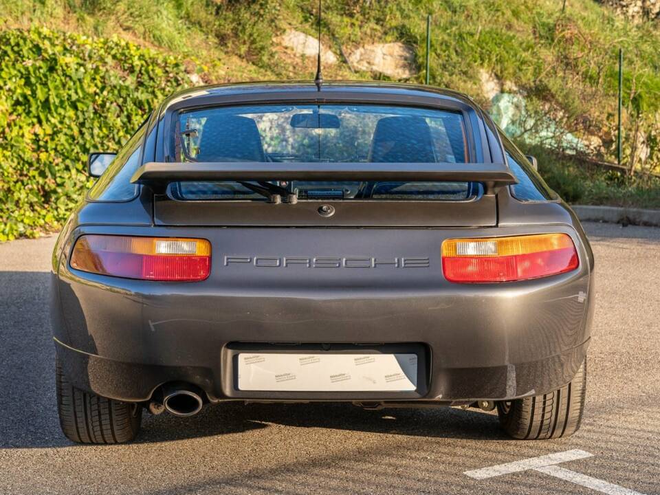 Image 6/30 of Porsche 928 S4 (1989)