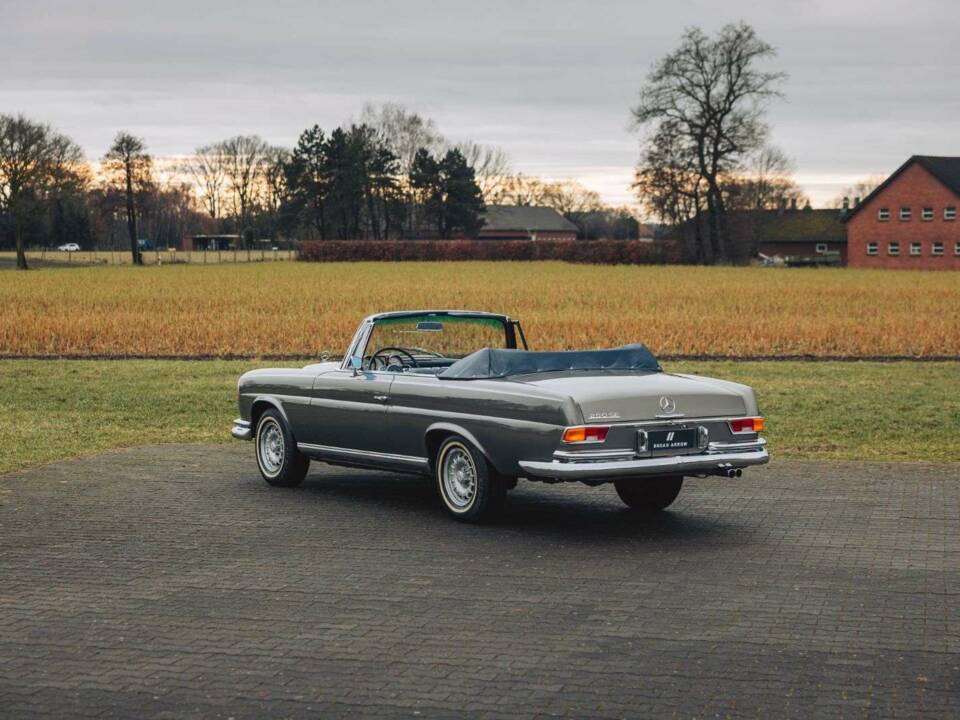 Afbeelding 4/25 van Mercedes-Benz 250 SE (1967)
