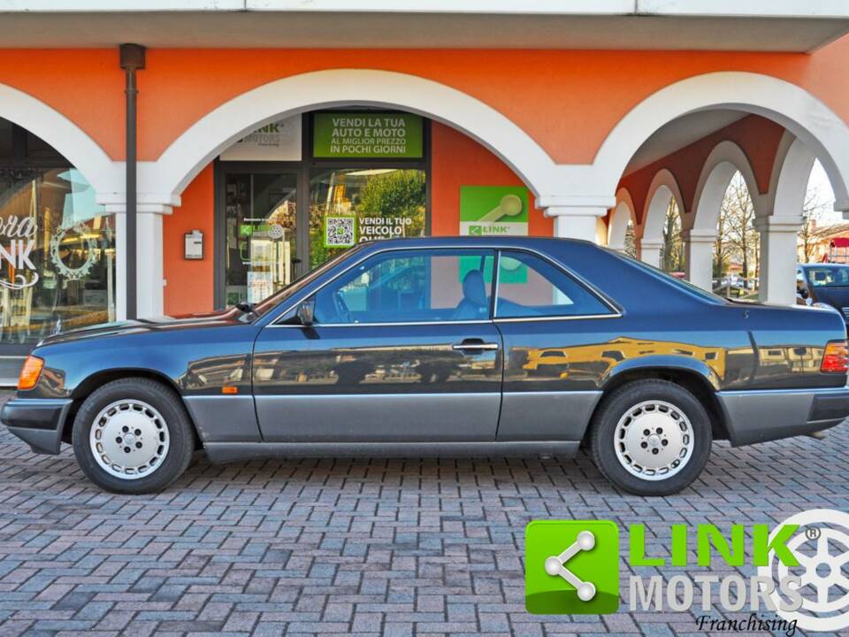 Bild 2/10 von Mercedes-Benz 300 CE (1990)