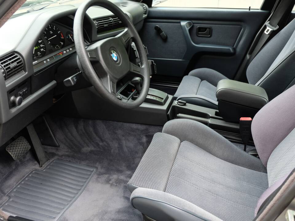 Bild 13/56 von BMW 325ix (1987)