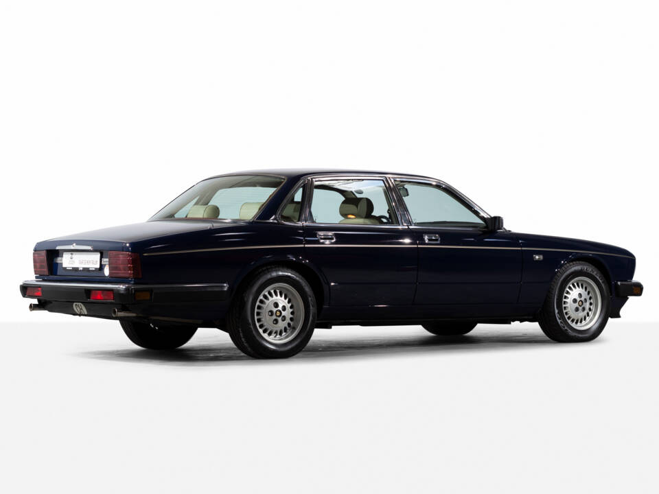 Image 4/37 of Jaguar Sovereign 3.6 (1988)