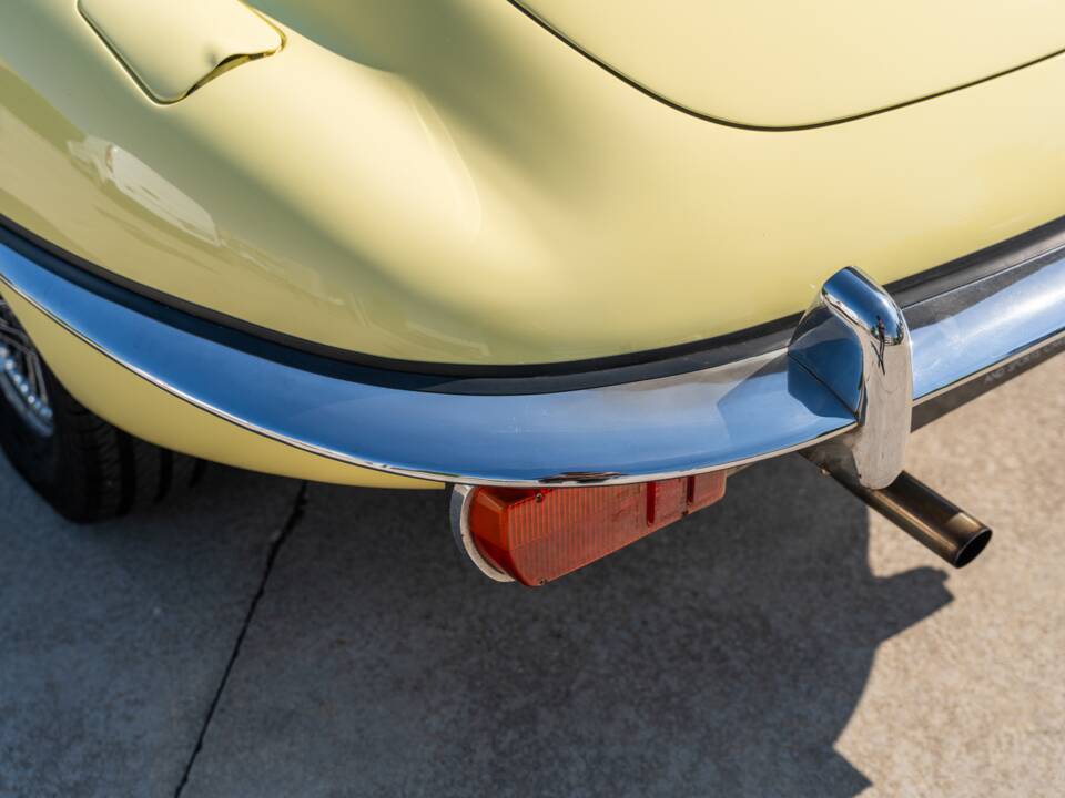 Image 19/78 de Jaguar E-Type (1969)