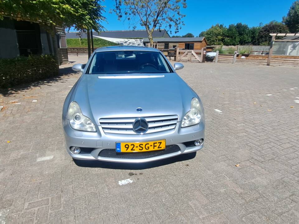 Immagine 2/15 di Mercedes-Benz CLS 350 (2006)