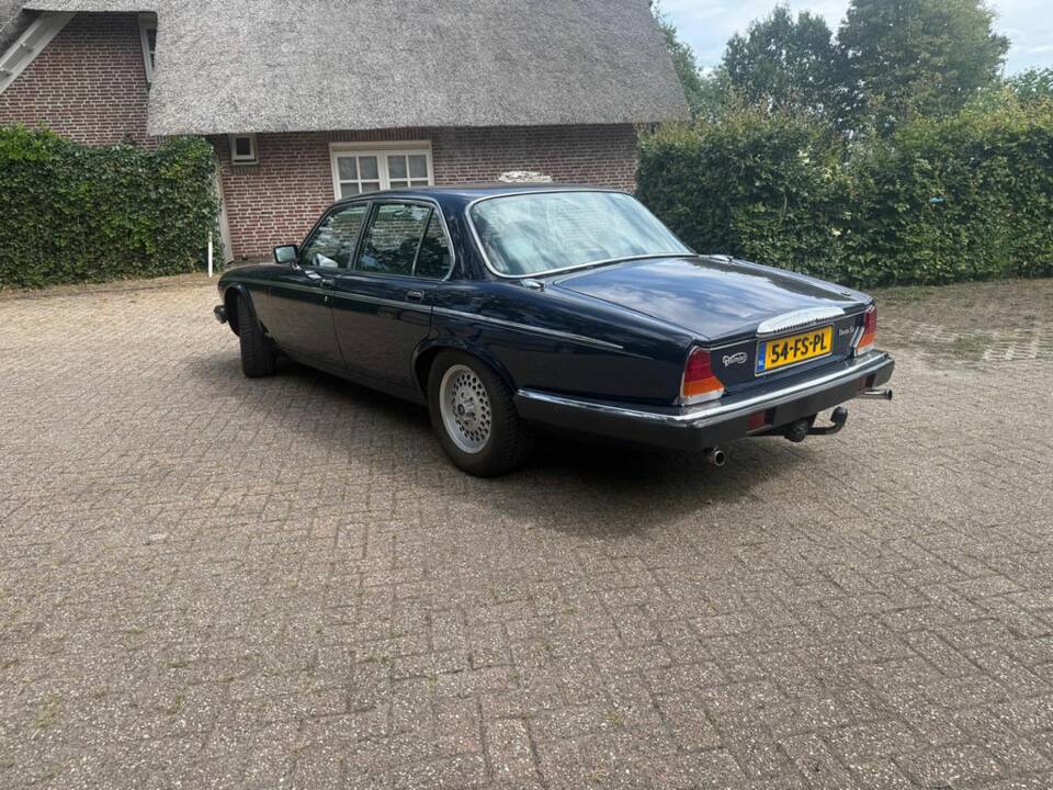 Imagen 5/8 de Daimler Double Six (1991)