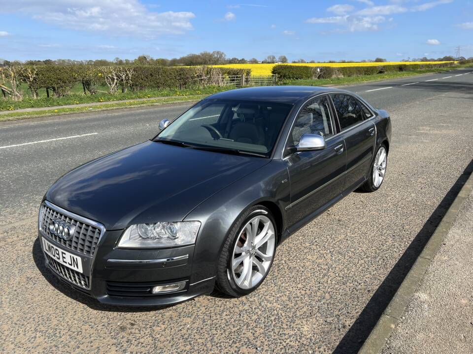 Bild 10/24 von Audi S8 V10 (2009)