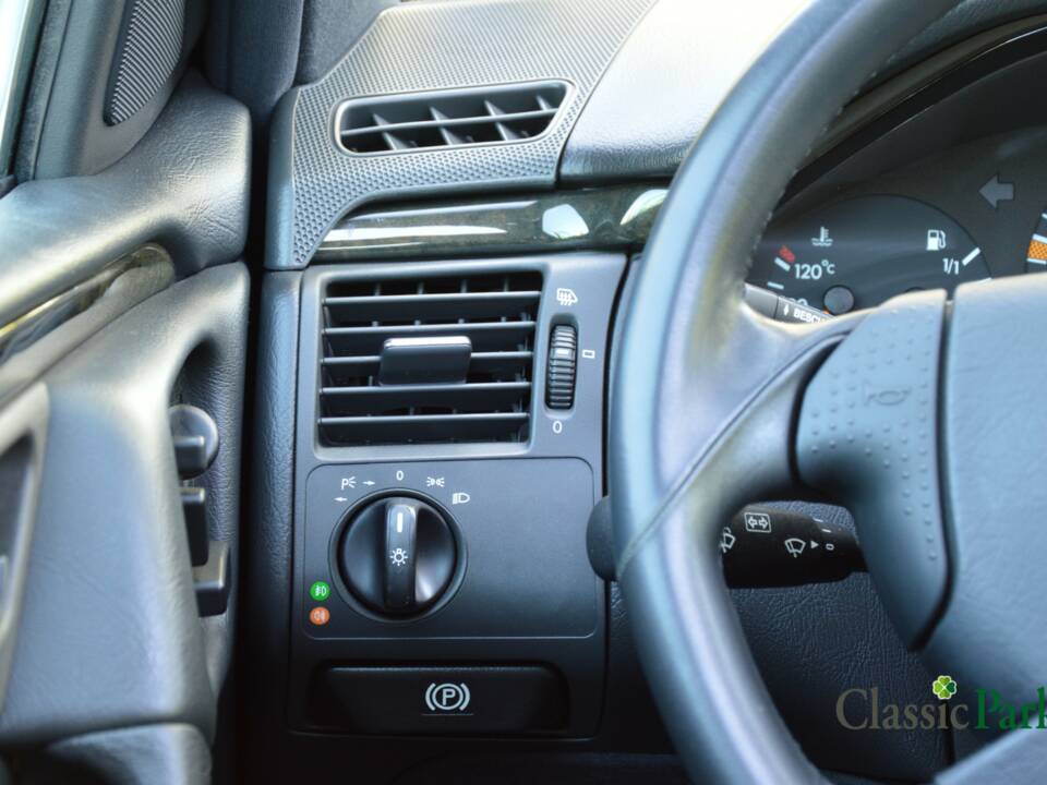 Image 34/50 de Mercedes-Benz E 50 AMG (1996)